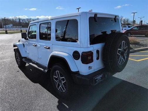 2024 Jeep Wrangler 4-Door Sahara 4x4