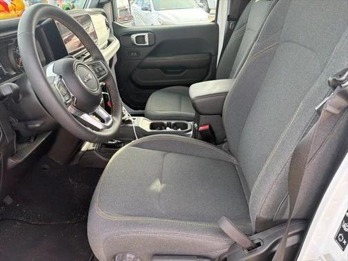 2024 Jeep Wrangler 4-Door Sahara 4x4