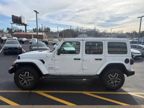 2024 Jeep Wrangler 4-Door Sahara 4x4
