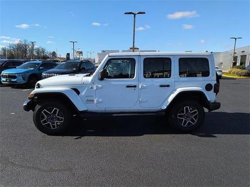 2024 Jeep Wrangler 4-Door Sahara 4x4