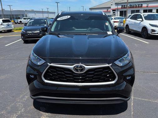 Midnight Black Metallic 2024 Toyota Highlander XLE
