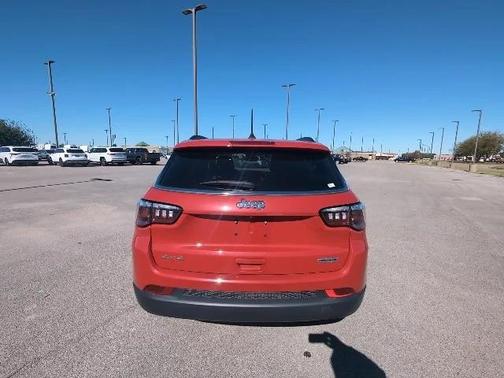 2024 Jeep Compass Latitude Lux