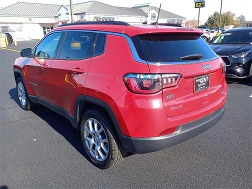 2024 Jeep Compass Latitude Lux