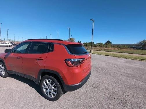 2024 Jeep Compass Latitude Lux