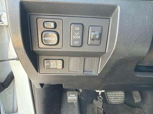 Super White 2014 Toyota Tundra SR