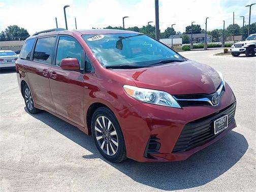 2018 Toyota Sienna LE