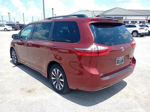2018 Toyota Sienna LE