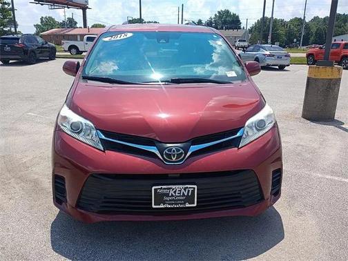 2018 Toyota Sienna LE
