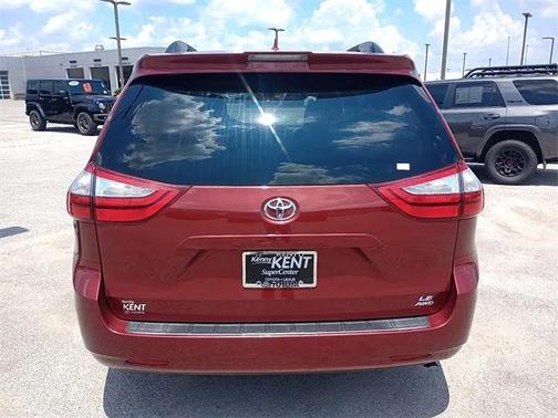 2018 Toyota Sienna LE