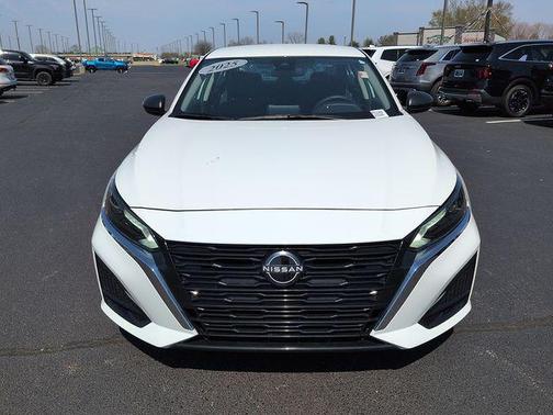 Glacier White 2025 Nissan Altima 2.5 SV