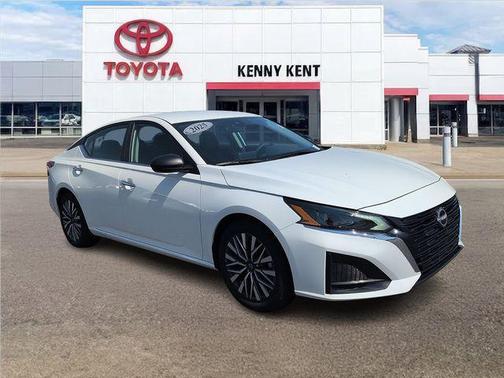 Glacier White 2025 Nissan Altima 2.5 SV