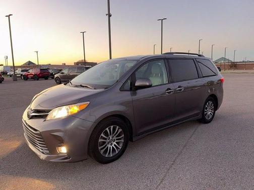Predawn Gray Mica 2019 Toyota Sienna XLE