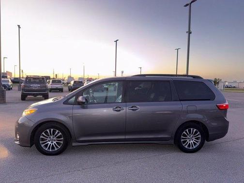 Predawn Gray Mica 2019 Toyota Sienna XLE