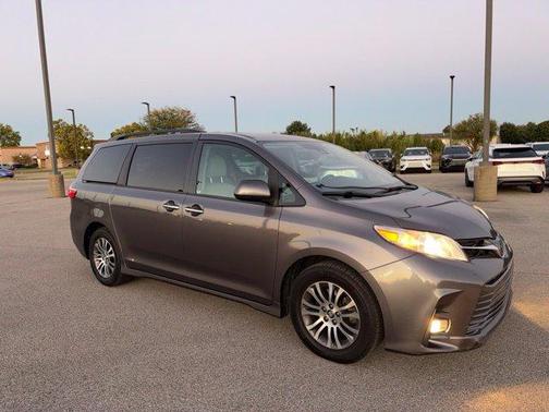 Predawn Gray Mica 2019 Toyota Sienna XLE