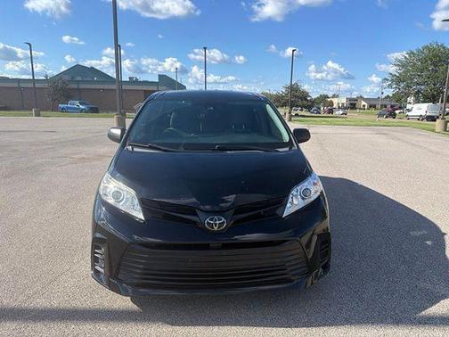 Midnight Black 2019 Toyota Sienna SE