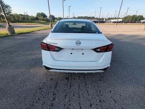 Glacier White 2025 Nissan Altima 2.5 SV