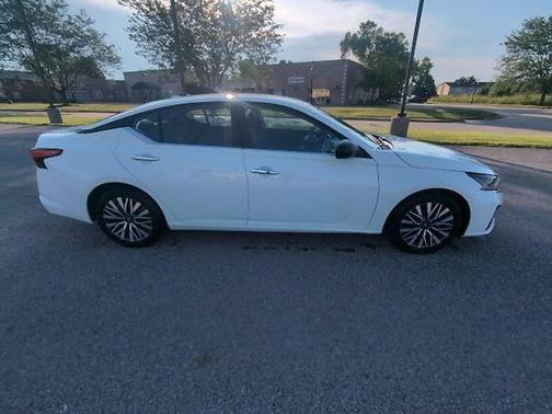 Glacier White 2025 Nissan Altima 2.5 SV