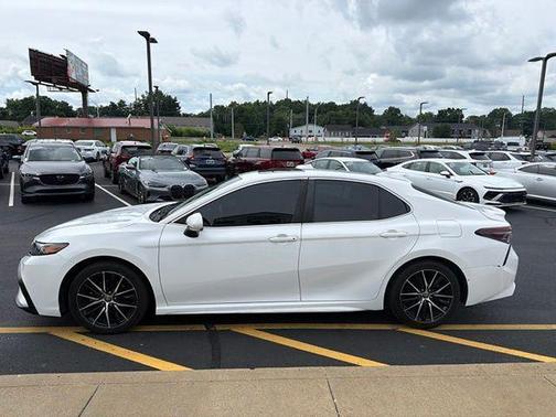 Super White 2021 Toyota Camry SE