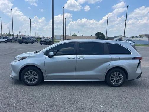 2021 Toyota Sienna XLE 7 Passenger