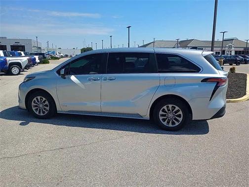 2021 Toyota Sienna XLE 7 Passenger