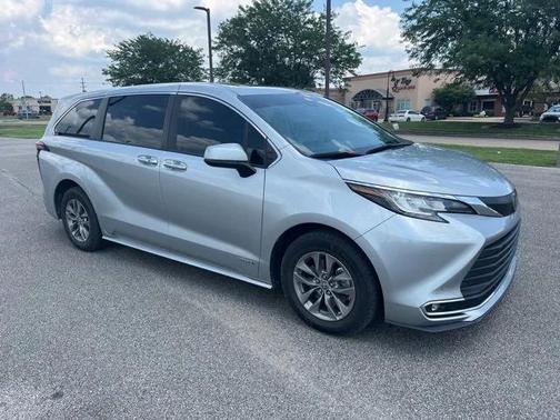 2021 Toyota Sienna XLE 7 Passenger