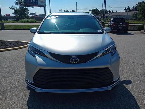 2021 Toyota Sienna XLE 7 Passenger