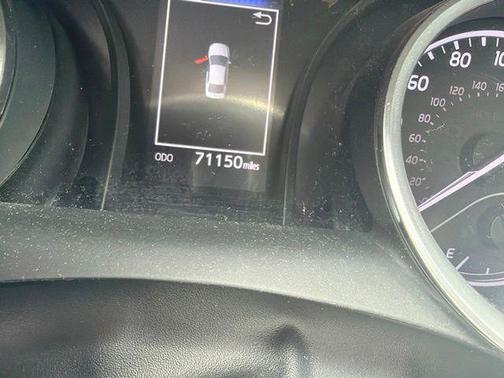 Ice 2023 Toyota Camry LE