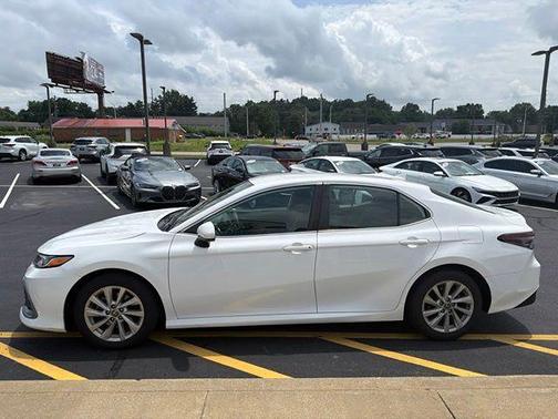 Ice 2023 Toyota Camry LE