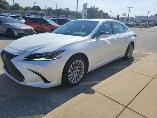 2023 Lexus ES 300h Luxury