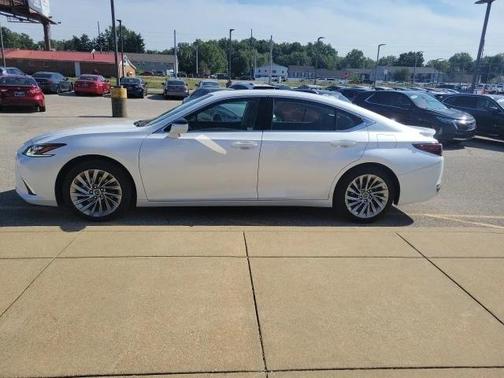2023 Lexus ES 300h Luxury