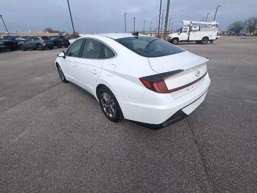 2022 Hyundai SONATA SEL
