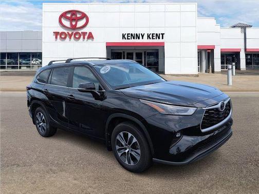 Midnight Black Metallic 2025 Toyota Highlander XLE
