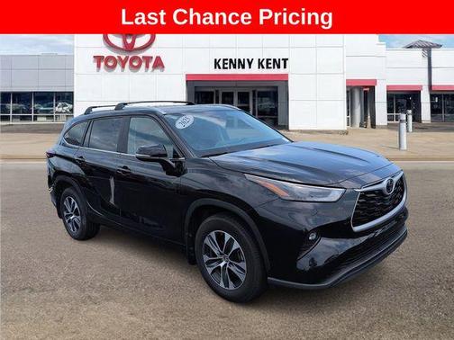 Midnight Black Metallic 2025 Toyota Highlander XLE