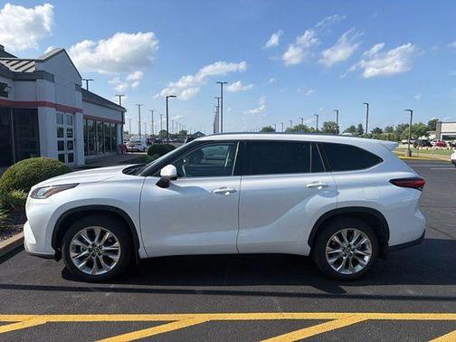 Pearl 2023 Toyota Highlander Limited