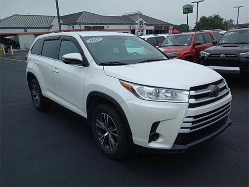 2019 Toyota Highlander LE I4