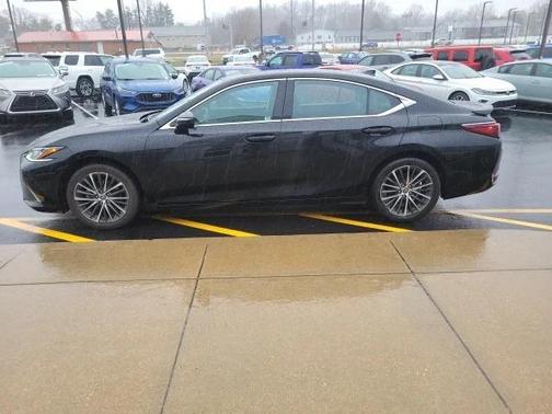 2023 Lexus ES 250 Base