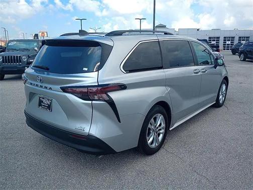 2023 Toyota Sienna XLE 7 Passenger