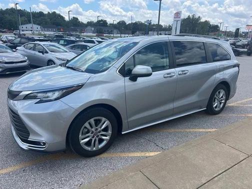 2023 Toyota Sienna XLE 7 Passenger