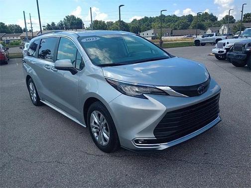2023 Toyota Sienna XLE 7 Passenger