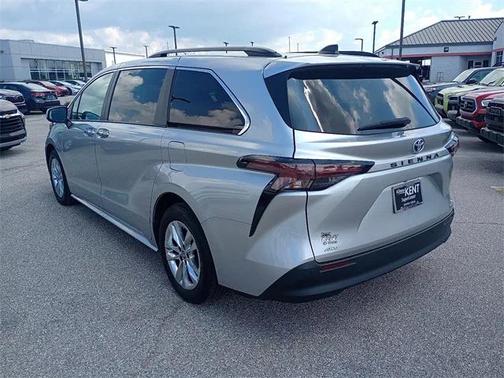 2023 Toyota Sienna XLE 7 Passenger