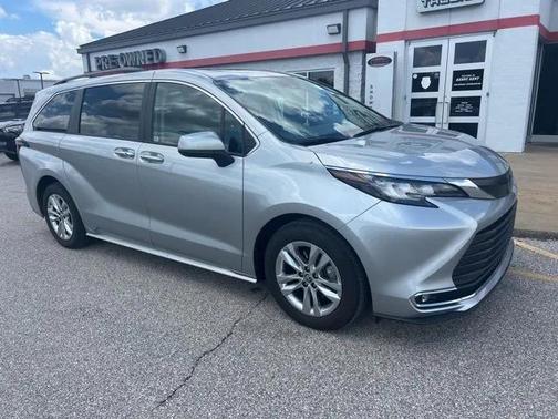 2023 Toyota Sienna XLE 7 Passenger