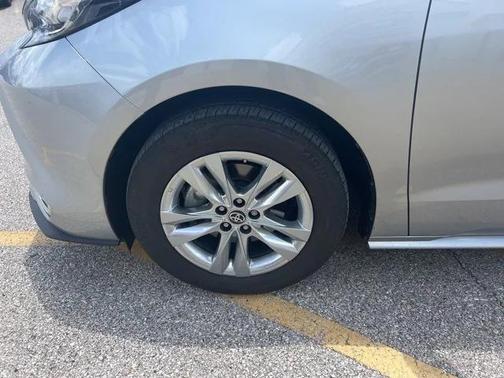 2023 Toyota Sienna XLE 7 Passenger