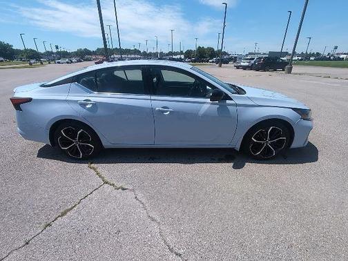 Gray Sky Pearl 2023 Nissan Altima SR FWD