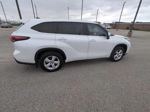 2025 Toyota Highlander LE
