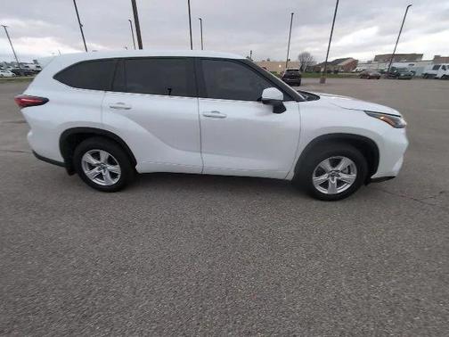 2025 Toyota Highlander LE
