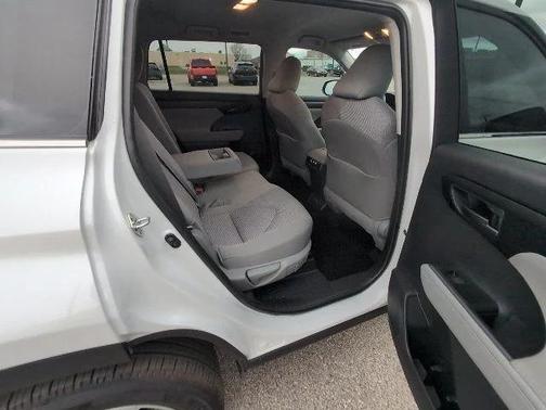 2025 Toyota Highlander LE