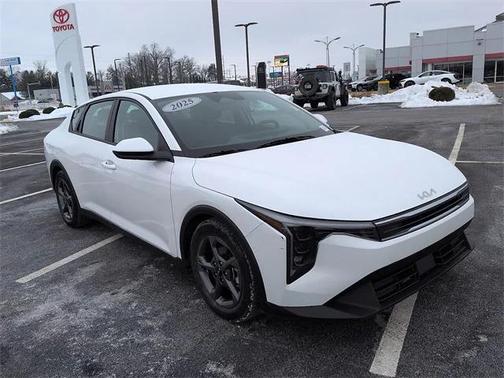 2025 Kia K4 LXS