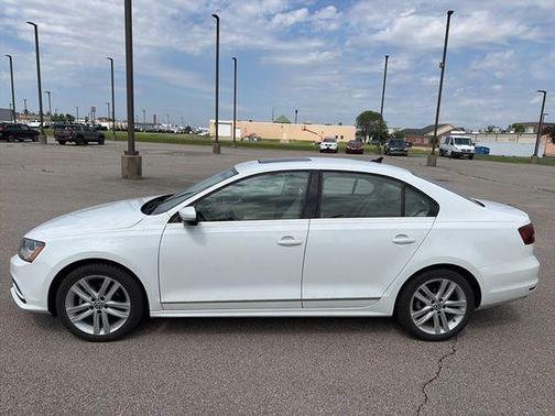 Pure White 2017 Volkswagen Jetta 1.8T SEL