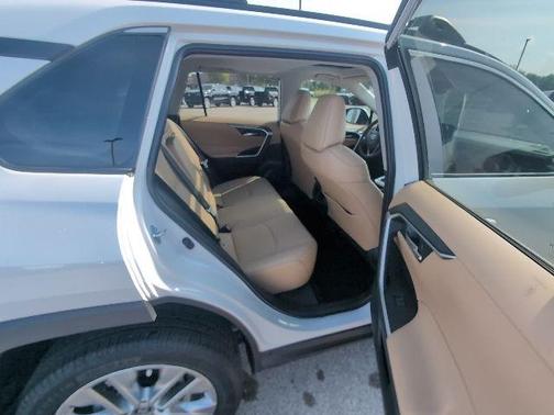 Pearl 2025 Toyota RAV4 XLE Premium