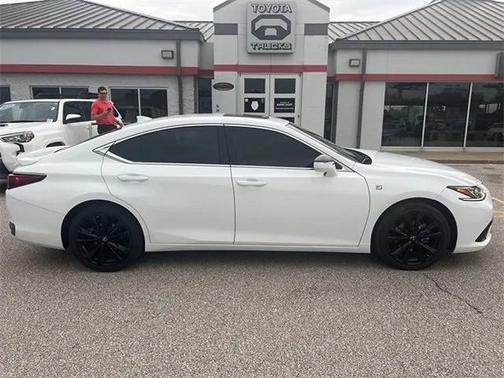 2022 Lexus ES 300h F SPORT